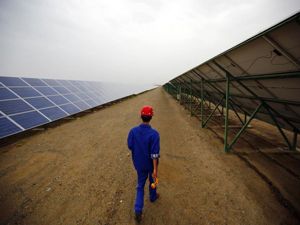 China, donde reina el carbón pero se convierten desiertos en granjas de viento y sol
