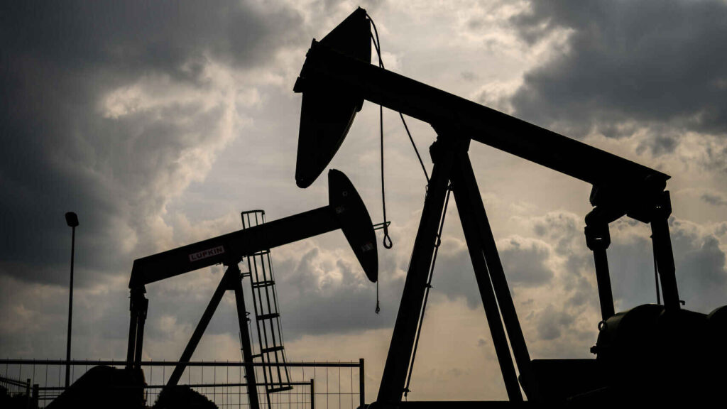 La Agencia Internacional de la Energía libera 60 millones de barriles de crudo para frenar las subidas del petróleo