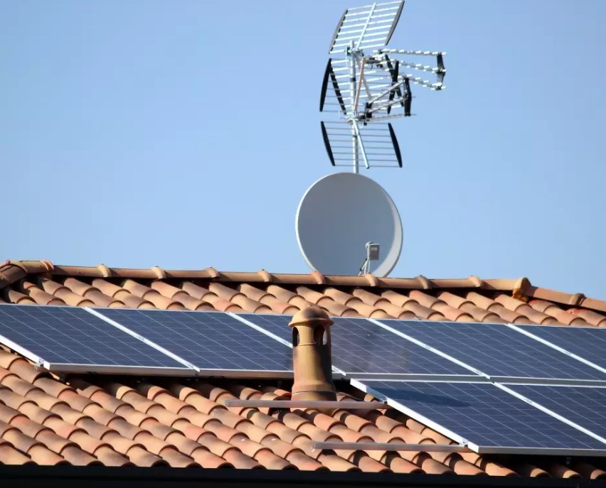 El autoconsumo solar en España crecerá hasta los 30 GW instalados en 2030, el doble de lo previsto