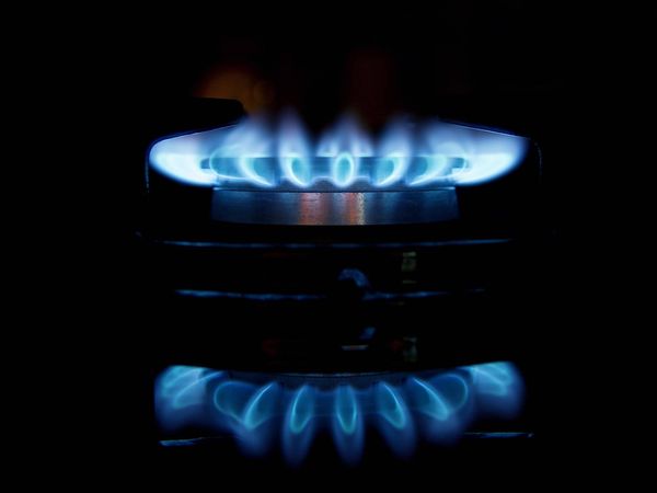 La tarifa regulada de gas pierde miles de clientes pese a ser la más barata y la que menos se encarece